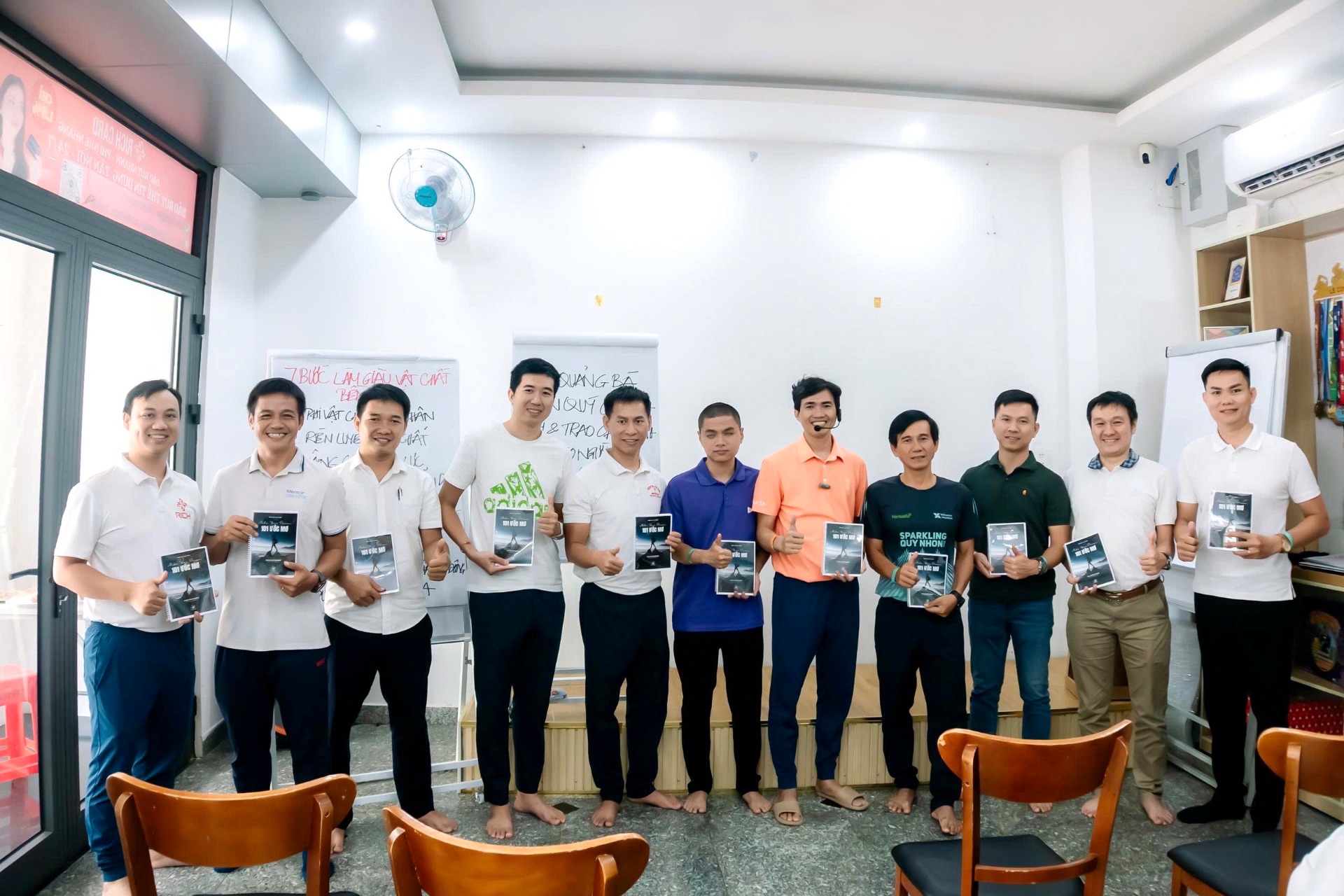 Cộng đồng Nhà Quảng Bá nhận Sổ Tay 101 Ước Mơ